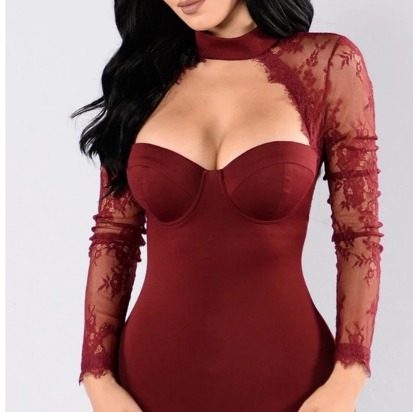 The case of lace dress - Picture 2 of 4